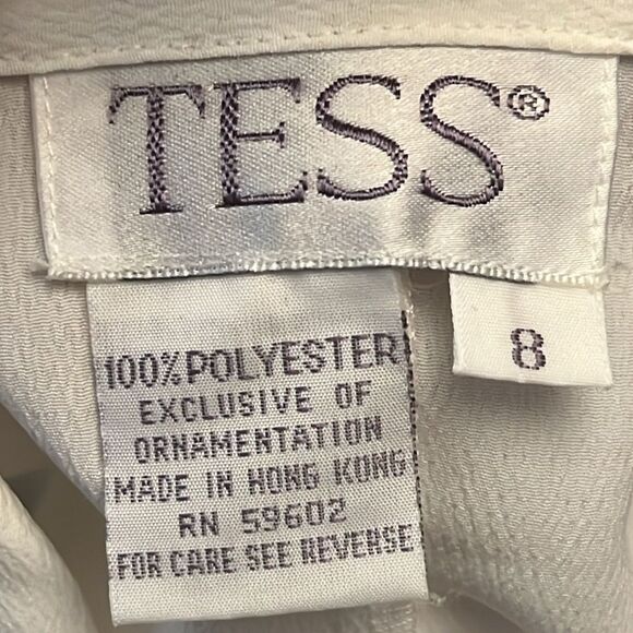 Vintage Tess White Blouse w/ Pearl Buttons & Embroidery – Size 8 – RN 59602 - Picture 7 of 7